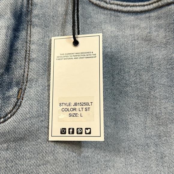 Judy Blue HW fray hem cut off dad shorts. Front rise 11” inseam 4.5” 15250 - Picture 2 of 7